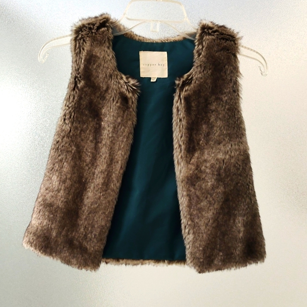Beautiful faux fur girl 6/6x vest is